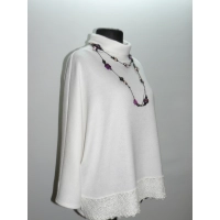 Delikatny kobiecy sweter OVERSIZE z golfem i gipiurą - kolor ecru